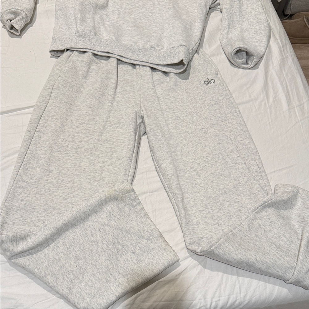 ALO Yoga Light Heather Gray Sweatshirt & Joggers Set
